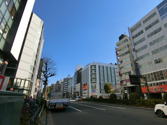 加藤ビル前面の京葉道路