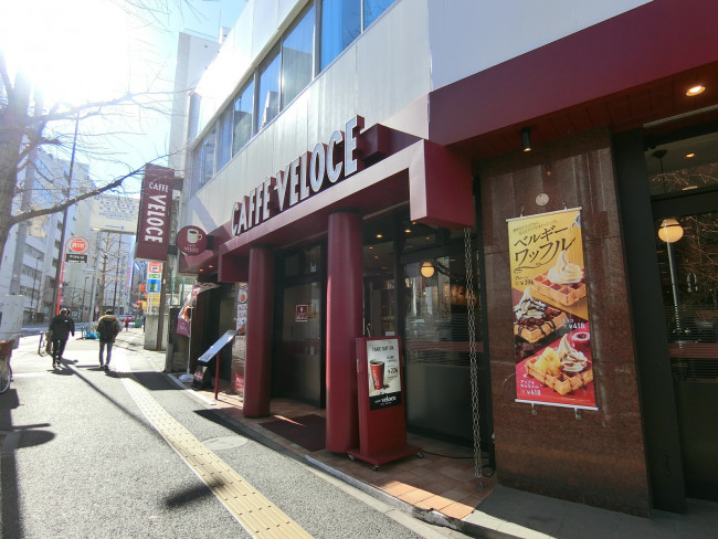付近のカフェ・ベローチェ新宿五丁目店
