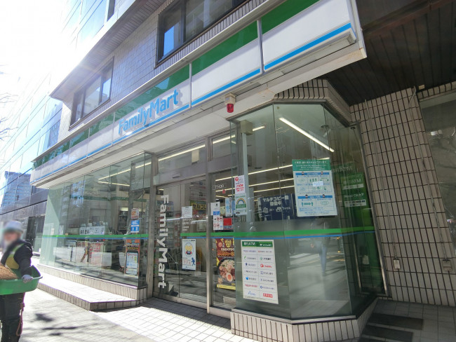 徒歩2分のファミリーマート紀尾井町三番地店