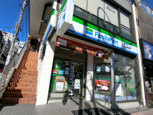 至近のファミリーマート新宿市谷見附店