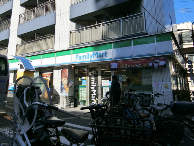 至近のファミリーマート牛込柳町駅前店