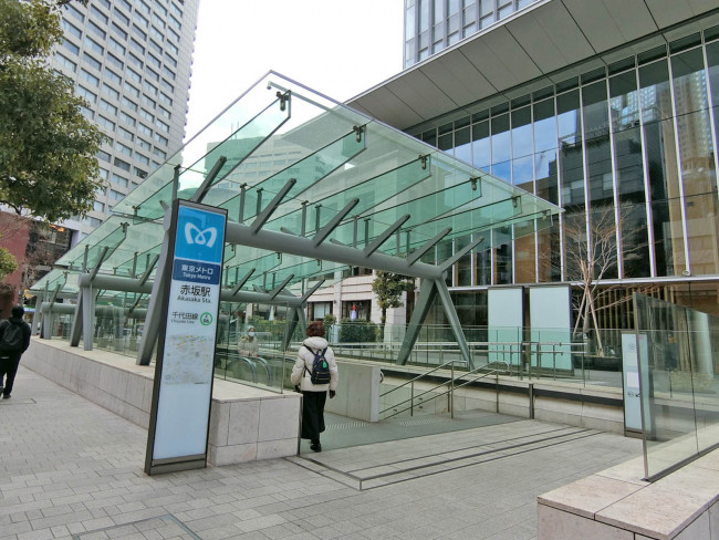 最寄りの「赤坂駅」