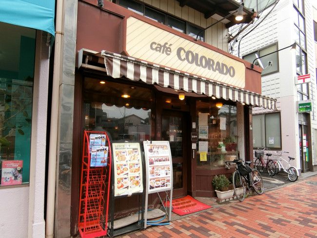 通り向かいにある喫茶コロラド松陰神社店