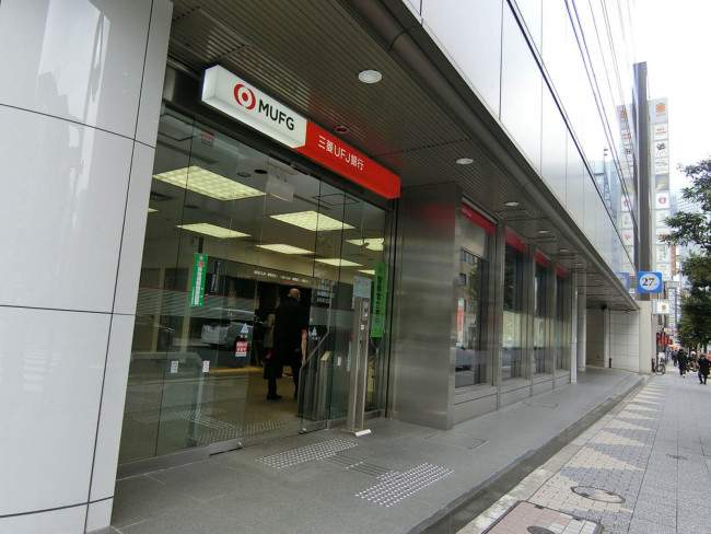 付近の三菱UFJ銀行 新橋支店