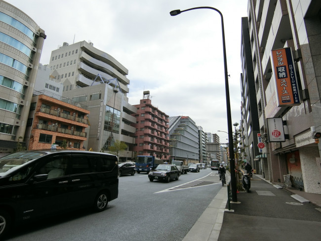 NFビル前面の山手通り