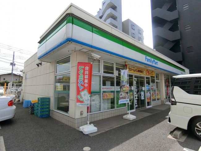 至近のファミリーマート 千葉本町二丁目店