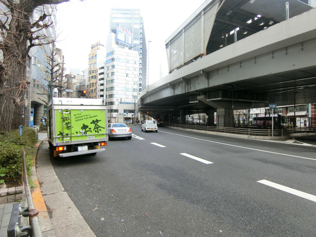 渋谷道玄坂スカイビル前面の玉川通り