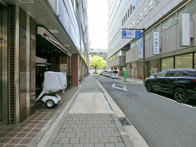 関内駅前第一ビル前面の通り