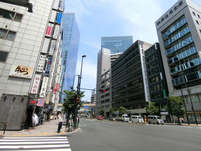 KDC渋谷ビル前面の明治通り