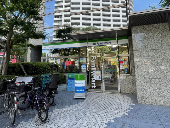 徒歩4分のファミリーマート 新宿アイタウン店