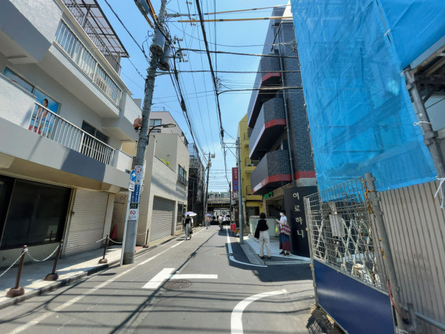 FORECAST西新宿前面の通り