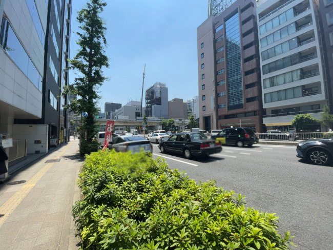 浜松町三電舎ビル前面の第一京浜
