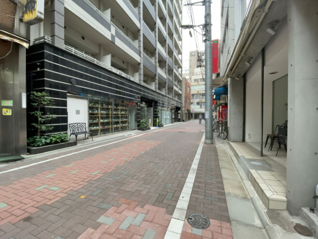 azuro bakuro前面の道路