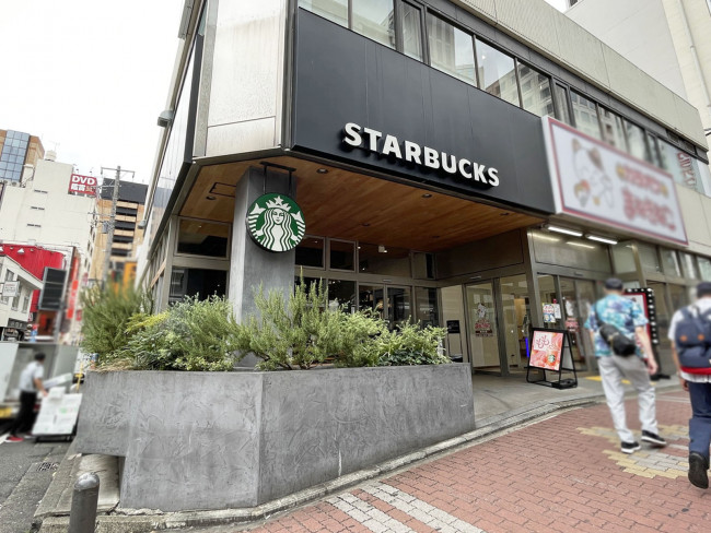 徒歩1分のスターバックス コーヒー 横浜西口店