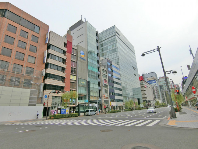 東京高速道路北有楽ビルは外堀通り沿いに立地