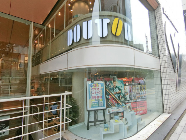 向かいの通りのドトール八重洲ブックセンター店