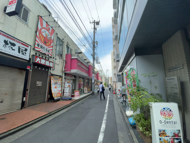 FUJISAKI KAMEIDO東口ビル前面の通り