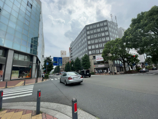 横浜野村證券ビル前面の通り