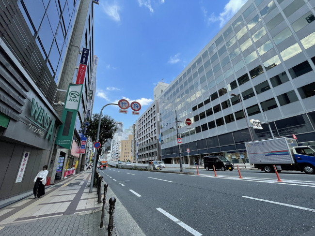西阪急ビル前面の通り