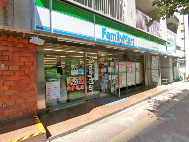 隣のファミリーマート文京小石川二丁目店