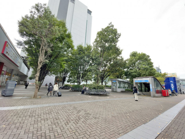 新横浜千歳観光ビル前面の通り