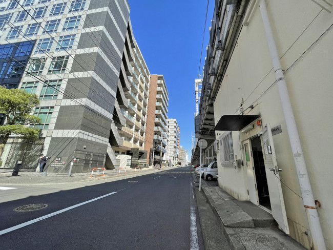 新横浜アーバンスクエア前面の通り