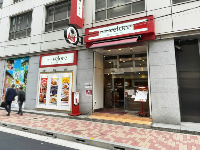 向かいのカフェ・ベローチェ東京駅八重洲口店