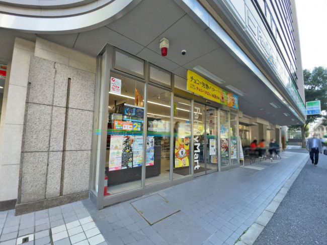 徒歩1分のファミリーマート 赤坂一丁目店
