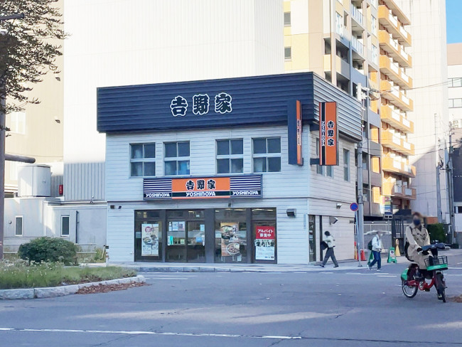 徒歩2分の吉野家 大通西10丁目店