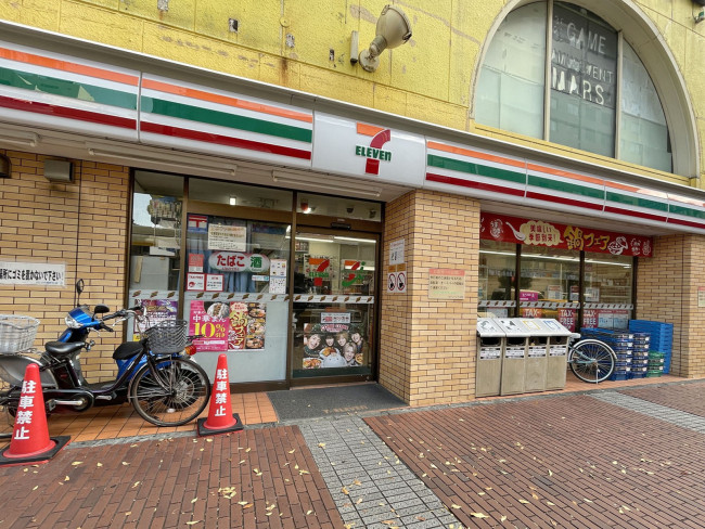 付近のセブンイレブン横浜イセザキモール店