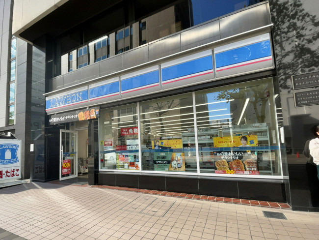 並びのローソン札幌北5条西6丁目店