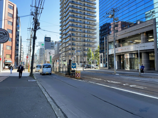 札幌第二スカイビル前面の南1条通