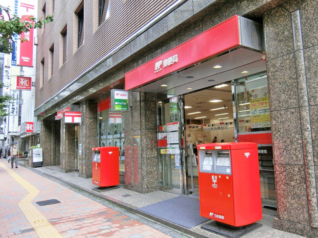 徒歩4分の西新宿七郵便局