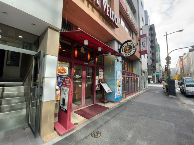 徒歩1分のカフェ・ベローチェ 神田駅北口店