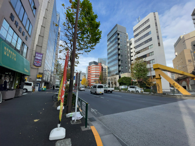 須田町パークビル前面の通り