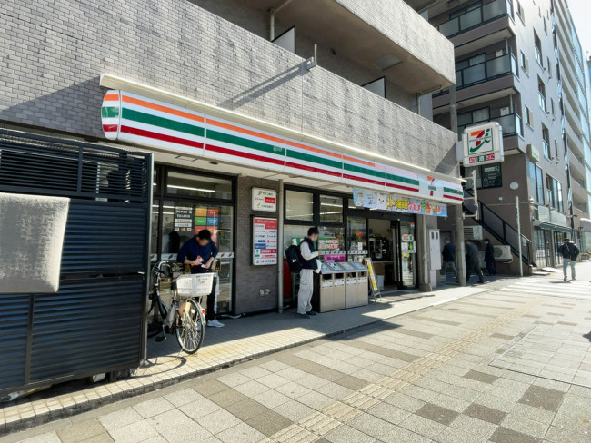 並びのセブンイレブン 港区芝3丁目店