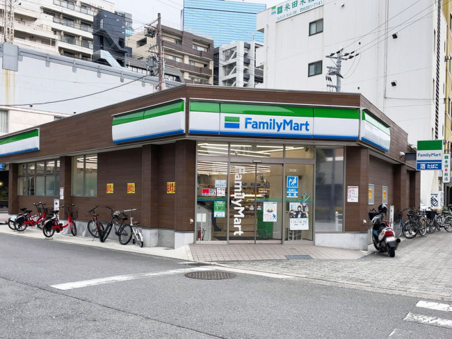 至近のファミリーマート 京橋駅西店