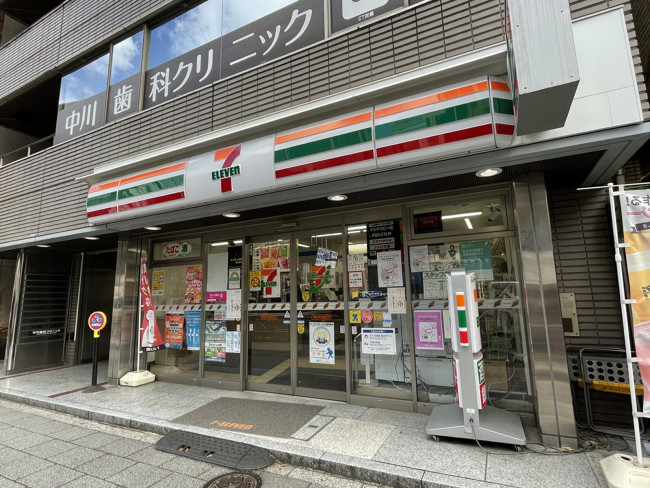 並びのセブンイレブン神田和泉町店