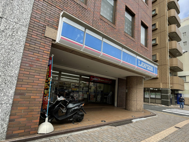 徒歩1分のローソン 広島大手町店