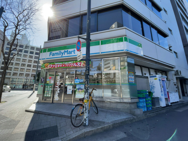 徒歩2分のファミリーマート 紙屋町東店