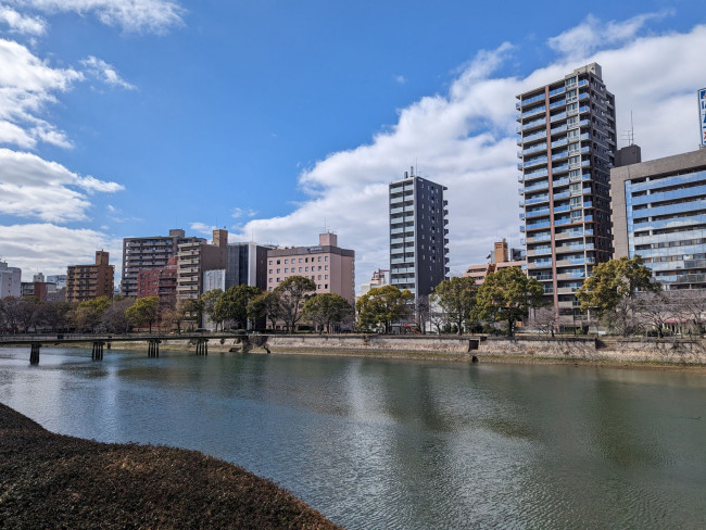 近くを流れる京橋川