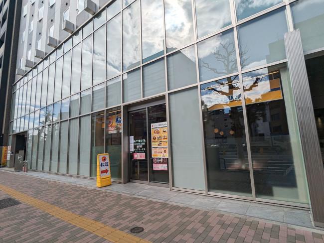 通り沿いの松屋KOKOホテル広島駅前店