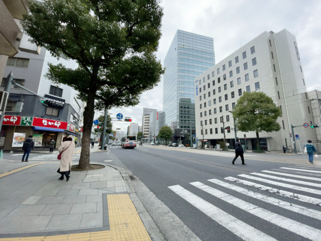 広共ビル前面の相生通り