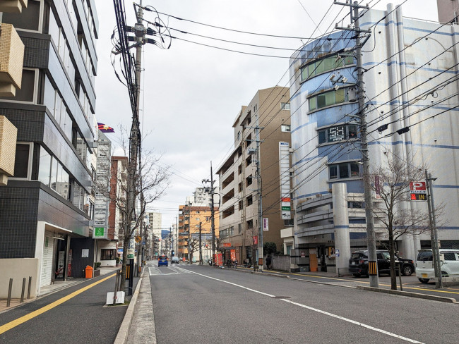 日宝光町ビル前面の通り