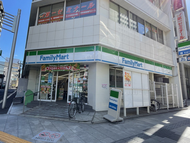 徒歩1分のファミリーマート袋町店