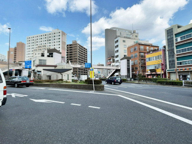 エコービル前面の国際通り