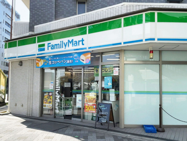 徒歩1分のファミリーマート 新大阪駅東口店