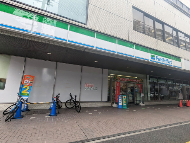 徒歩3分のファミリーマート 光町一丁目店