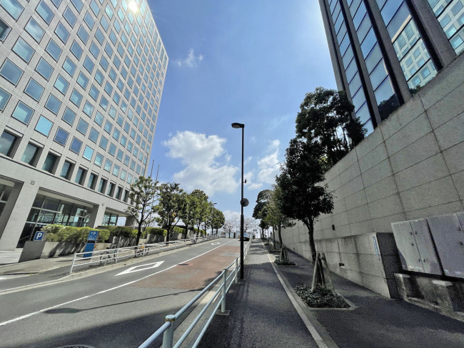 東京ダイヤビルディング5号館前面の通り