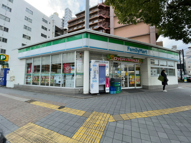 徒歩2分の	ファミリーマート女学院前店